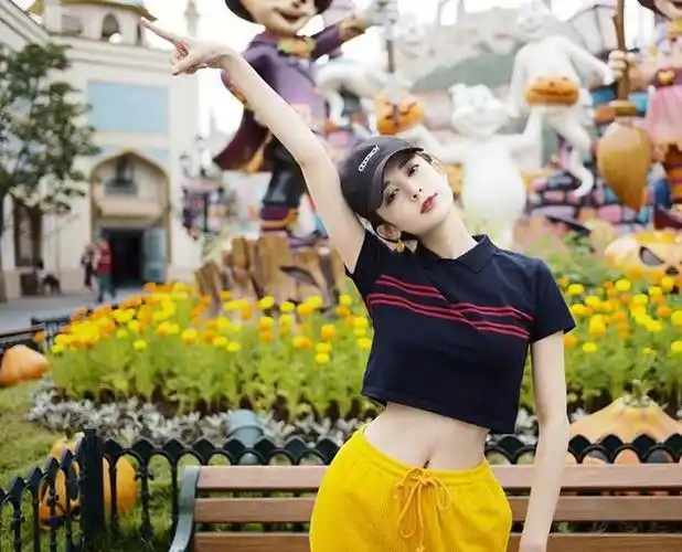 古力娜扎和李兰迪同穿露脐装,这就是小蛮腰和水桶腰的区别?