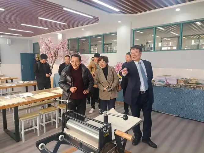 奉化区教育局>/教育新闻>1月14日,林卫民校长及20余位学员走进奉港