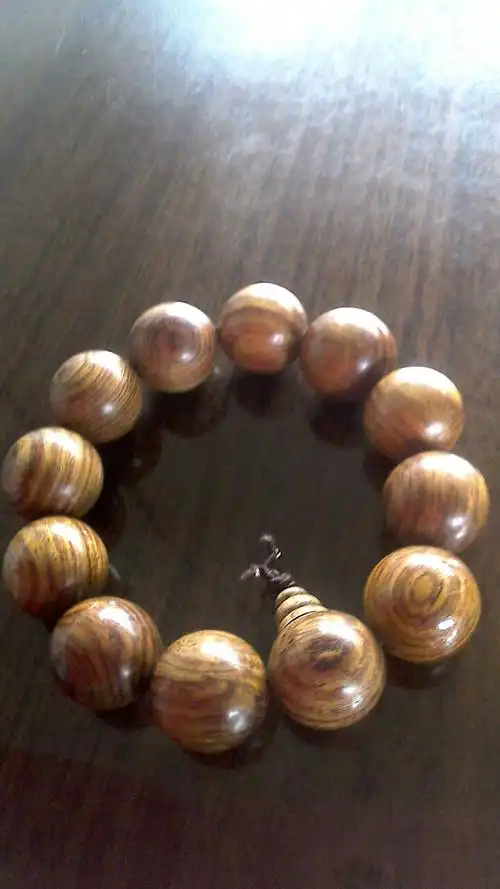 谁知道这是什么木材手串