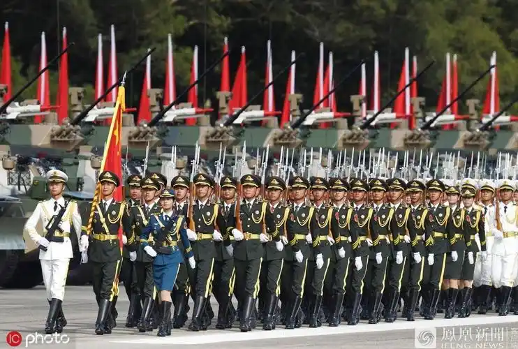 要他们站着香港的明天更美好