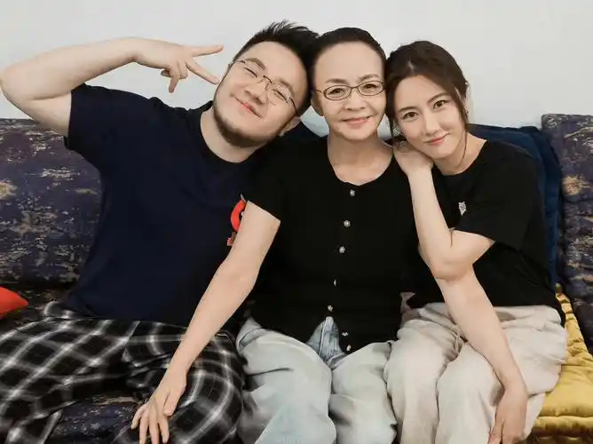 "高情商"的王博谷,深爱丈夫巴图,和婆婆宋丹丹相处成"姐妹"_网友_剧中