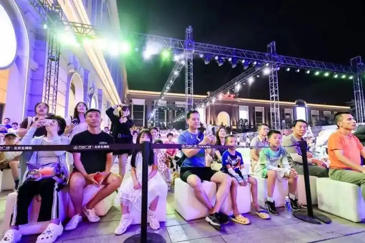 "社区杯"2024北京田径街头挑战赛五棵松万达站(跳远项目)比赛于昨日