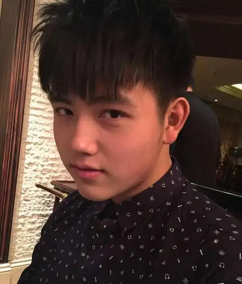 陈飞宇自曝最重时225斤,半年时间瘦下来,白白胖胖也超可