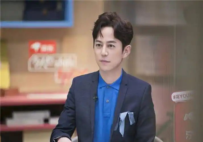 原创何炅收粉丝送的金条高情商回应并表明态度不在乎面子拒收一切礼物