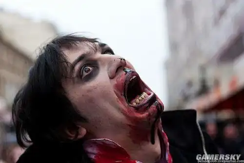 莫斯科街头爆发上万僵尸游行警察已束手无策