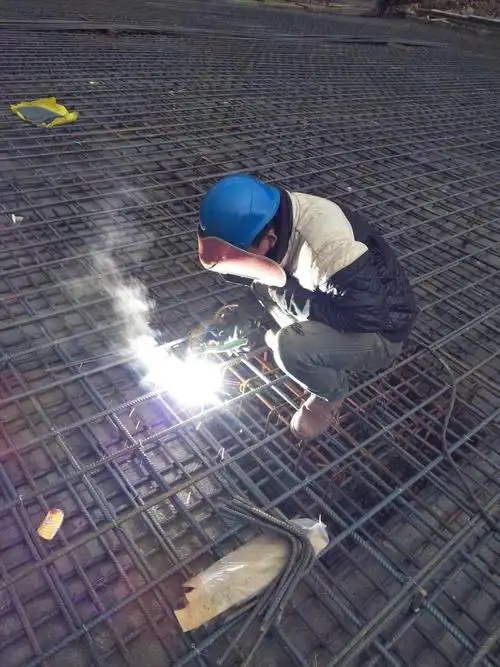 14号楼~15号楼地库基础接地焊接
