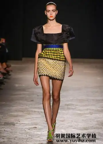 t台走秀时摄影师该如何抓拍模特的走姿