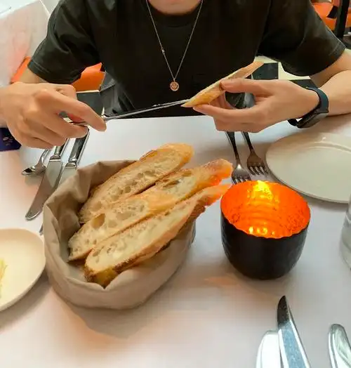 有没有那种装有男朋友一起吃饭的图求姐妹分享