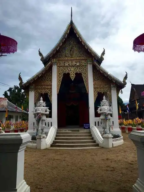 塞姆芒寺-"塞姆芒寺,位于古城的东南角,在不远的地方.