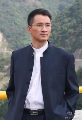 娄宇健饰演李天意