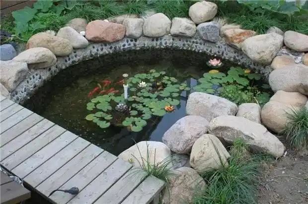 另外,半圆形,形如明月半满,宅主可取其"月盈则亏"之意,以此勉励自己.