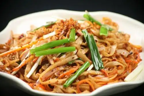 吃货们看过来传统美食炒河粉的做法大全