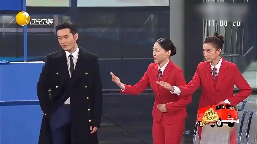 小品机场姐妹花宋祖儿金靖狂损黄晓明金句频出观众笑岔气