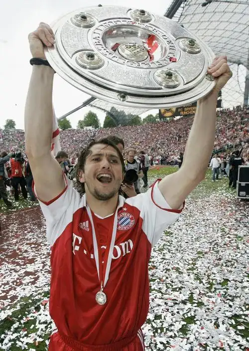 2022年12月9日是9193传奇后卫比森特·利扎拉祖(bixente lizarazu