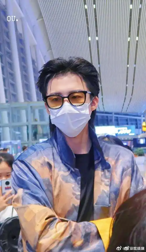 刘宇宁大背头也太帅了吧!什么水平?_高清图集_新浪网