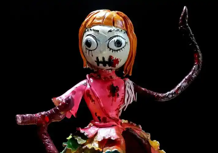 再华丽的外衣也包裹不住丑陋的内心