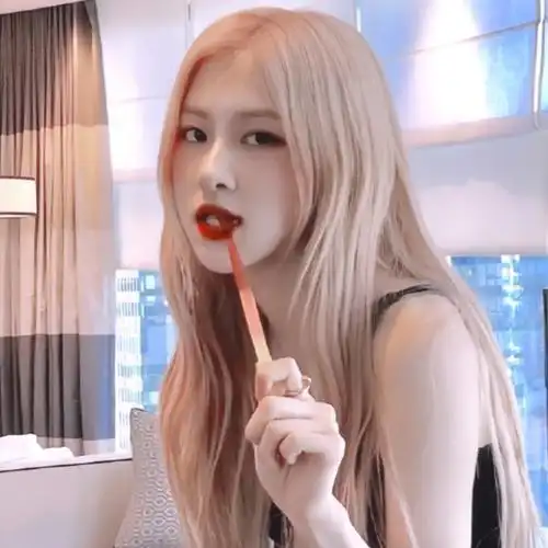 rose头像/原截林拾南