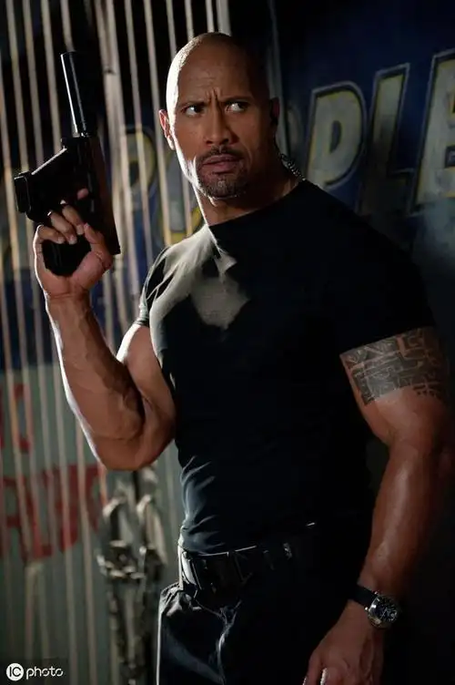 道恩强森身材最好的明星时尚与运动的完美结合