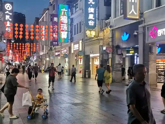 【14图】荔湾区上下九步行街,小吃奶茶火爆招租!