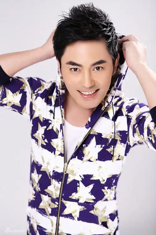 型男牟凤彬写真阳光帅气眼神成熟坚定