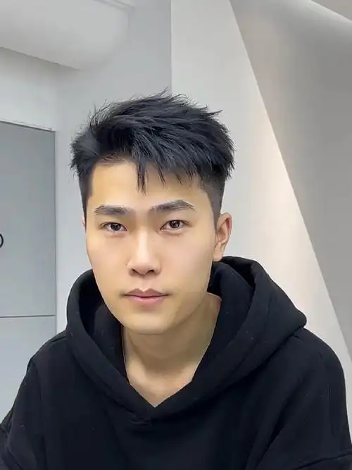 短款王嘉尔三七分发型谁剪谁帅