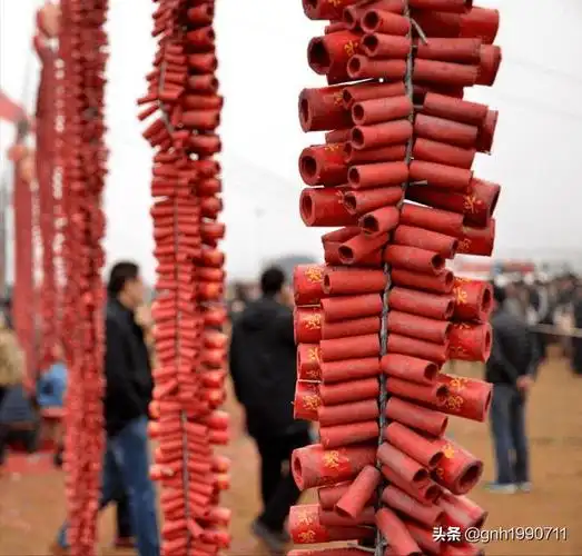 原创回忆上世纪八十年代的农村孩子赶年集买鞭炮