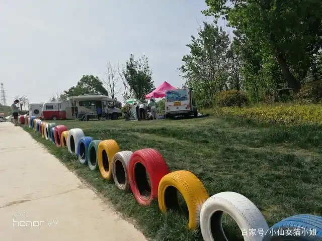 彩色轮胎,房车,空中帐篷,火锅与烧烤让你尽情体验.