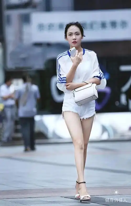 街拍美腿姐姐,170厘米身高,腿长超70,不缺女神