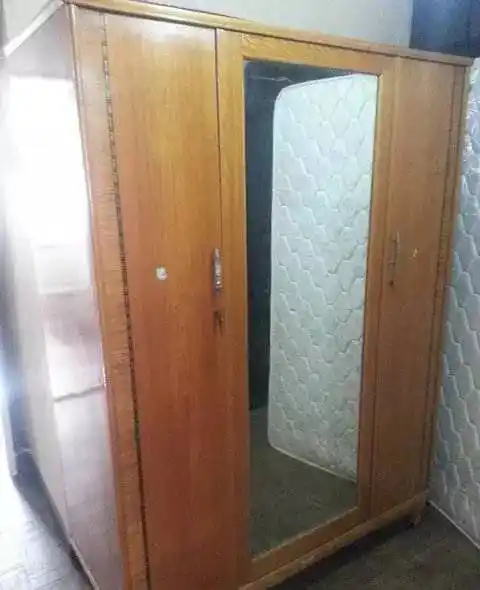 大衣柜镜子前问过我是不是最美丽的的人20上海牌手表,至今仍是品质和