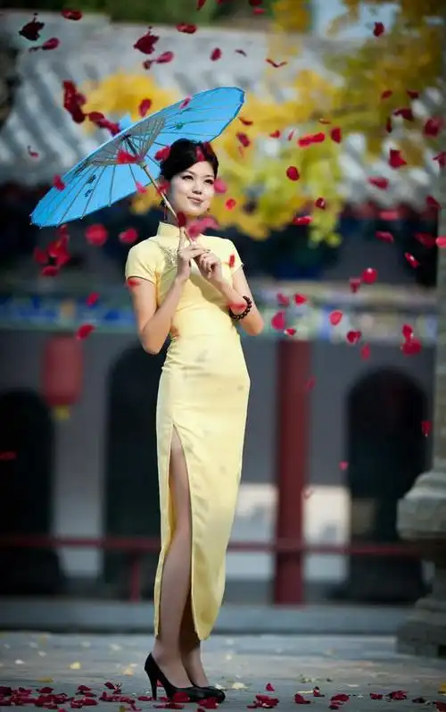 黄色旗袍,油纸伞等你的到来