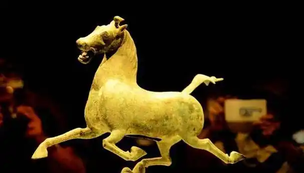 看到正面照后忍不住哈哈大笑_文物_村民_青铜器