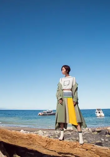 的小姑娘,如今变时尚美女,在外国坐直升机|奋斗|王珞丹|直升机_新浪网