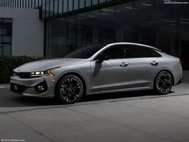 新款起亚k5亮相,购车优惠2万多,轴距2米9的b级车!