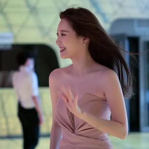 30岁金亚荣yura抹胸礼服可爱笑容女神般美貌光滑瓷质肌肤