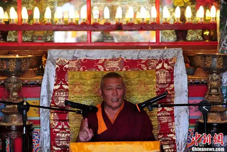 探访阿坝各莫寺的联波活佛