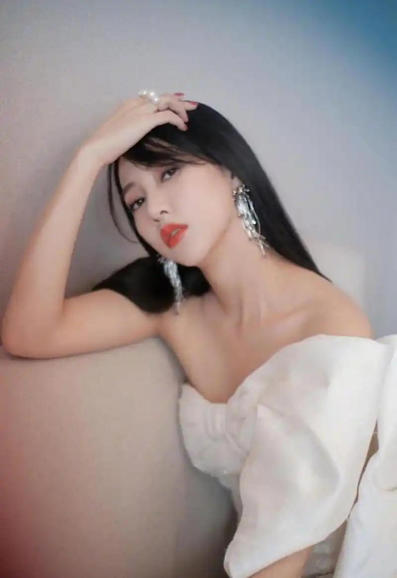 弦子(stringer),本名张弦子,1986年4月22日出生于广西壮族自治区百色