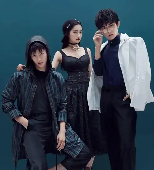 简介:易烊千玺王嘉关晓彤杂志写真图片:正能量的炫酷三人组,分享一组