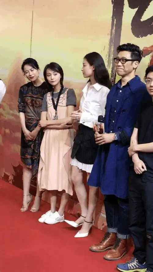 郑爽倪妮同框亮相《悟空传》首映礼,网友:两人身高差不多_网易订阅