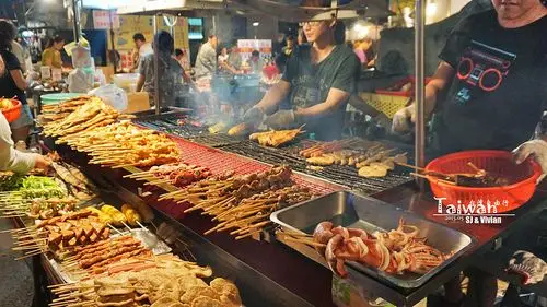 烧烤感觉是任何地方的任何夜市都必须配备的菜色了很入味口感不错但