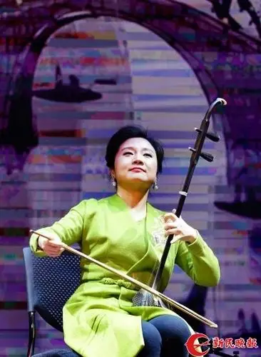 图说:二胡演奏家段皑皑表演二胡独奏《苏南小曲》 新民晚报记者郭新洋