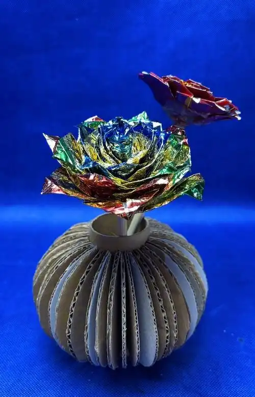 纸壳还能拿来做花瓶,真是好看的没话说