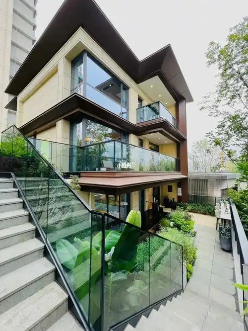 500w喜提入住成都城区的湖畔的花园别墅