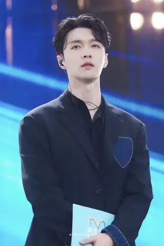 张艺兴美颜暴击一莲千面点击获取漂亮小羊