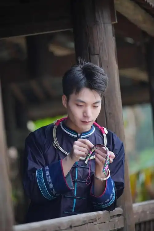 哩尢,太酷啦!|抖音|布依族|针线活_新浪新闻