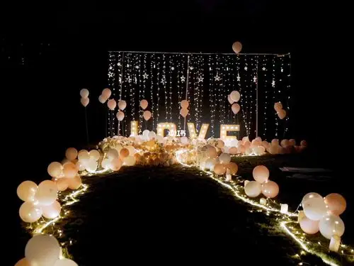 烟台求婚78旅游目的地求婚策划‖夜晚的暖橙色调,明亮温馨的草坪