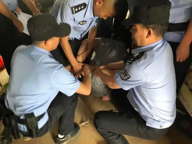 天汉路派出所快速出击处理一起故意殴打他人案