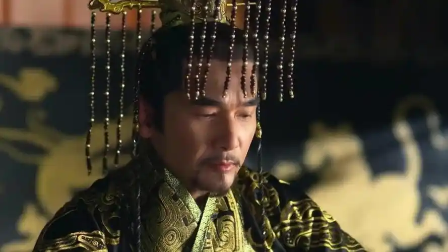 芈月传司马错提议攻蜀张仪建议伐韩两人朝堂上争论不休