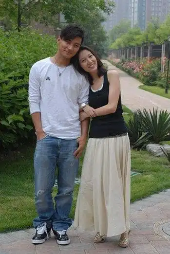 贺刚老婆是高露吗 贺刚老婆真的是高露吗背景资料大胆图片 / 比乐族