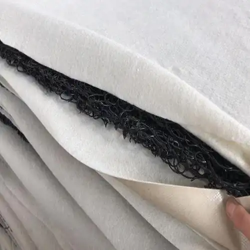 整体复合反滤层由无纺布及复合土工膜及渗排水材料复合而成