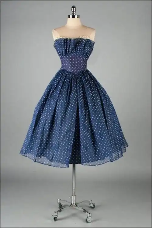 1950年代的蓝色的纱白色波尔卡圆点连衣裙